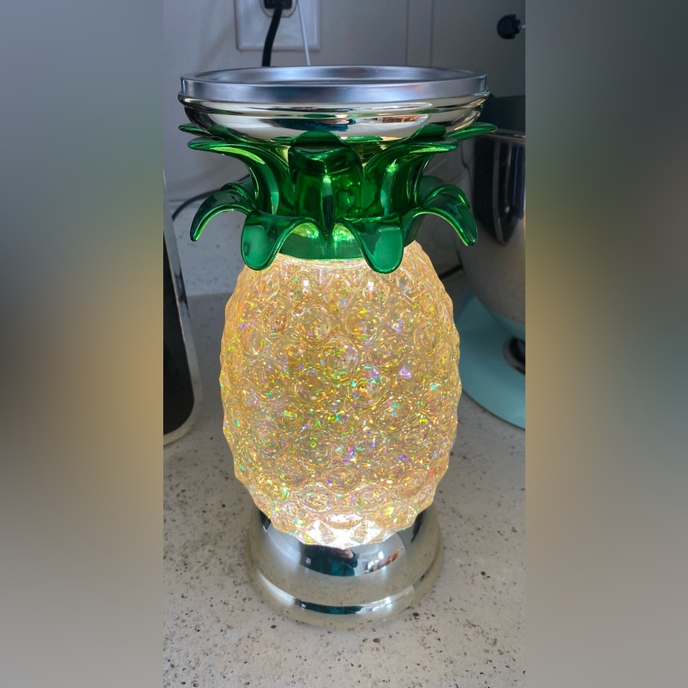 BATH AND BODY WORKS PINEAPPLE CANDLE HOLDER